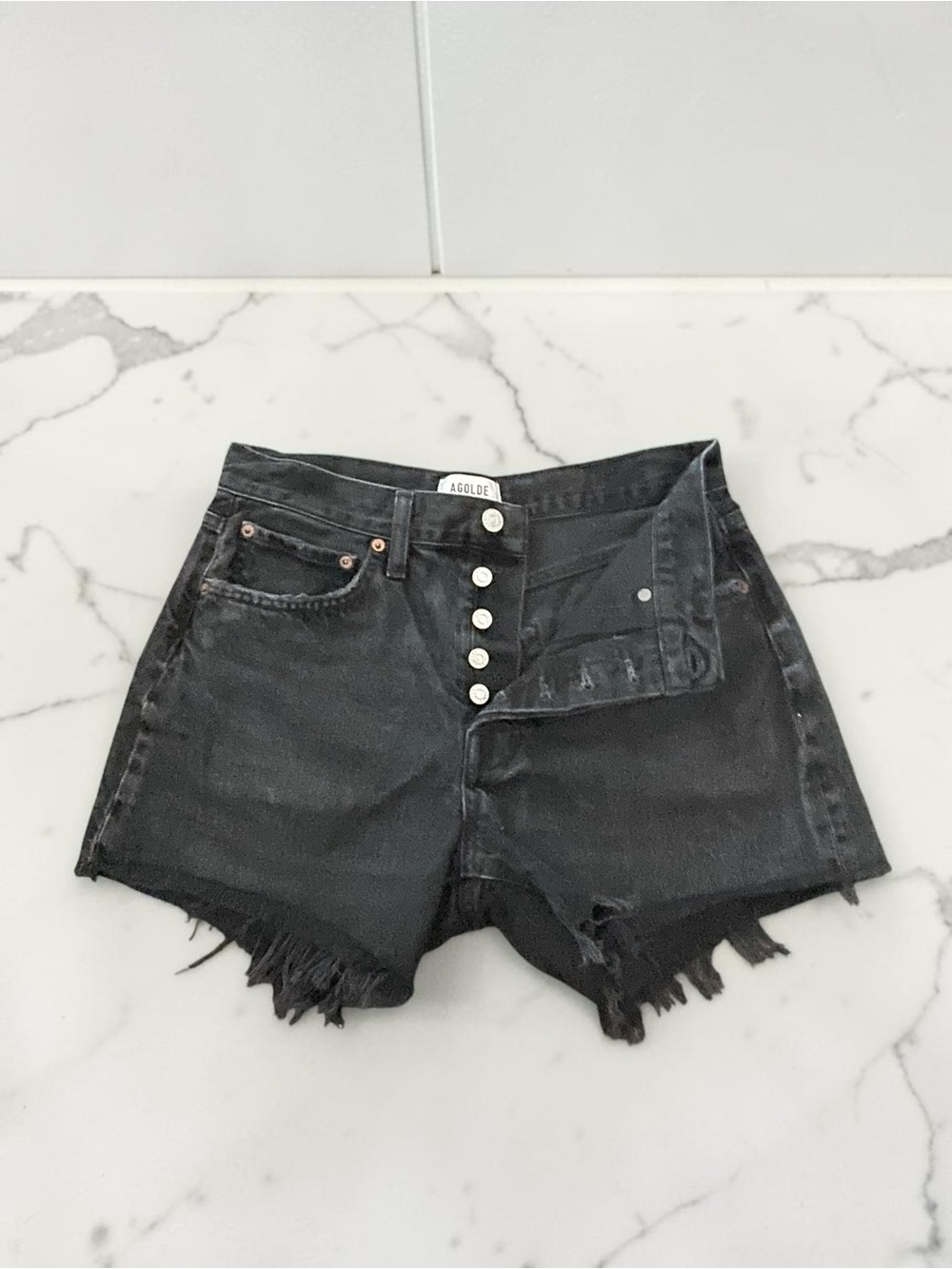 AGOLDE Parker Long Fright Black Denim Shorts Size 26 Button Fly Raw Hem - Picture 2 of 6